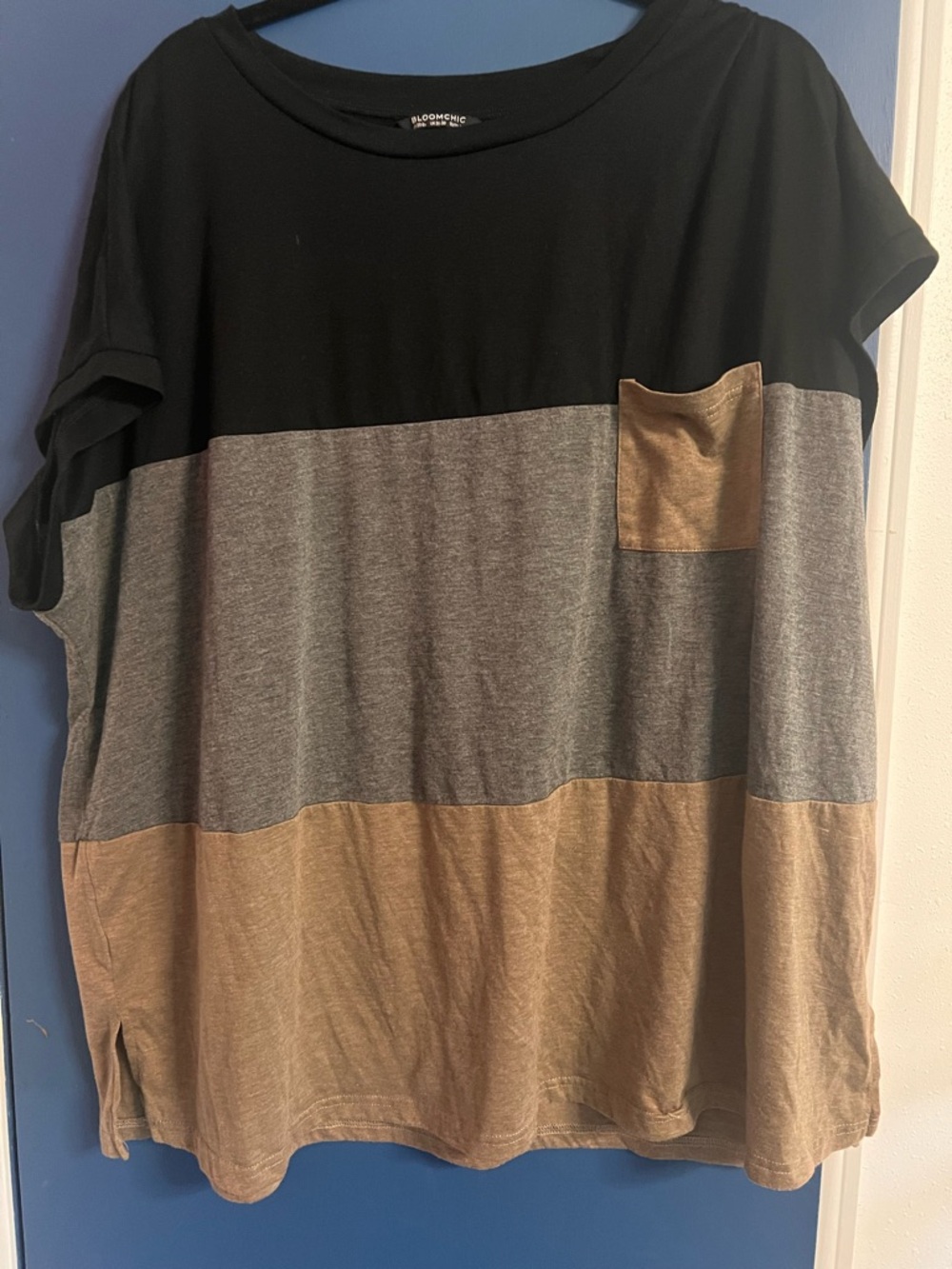 BloomChic Black, Gray & Brown Colorblock Short Sleeve Shirt 22-24w